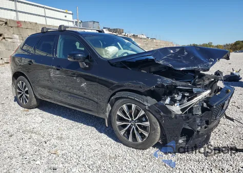 2024 Volvo Xc60 Core z USA, uszkodzony, nr VIN YV4L12RK5R1725589